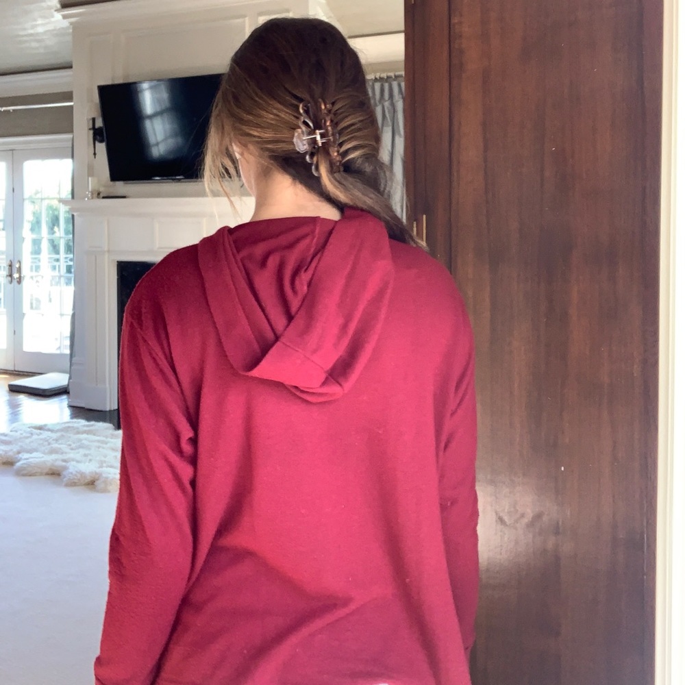 Cozy maroon sweater with hood